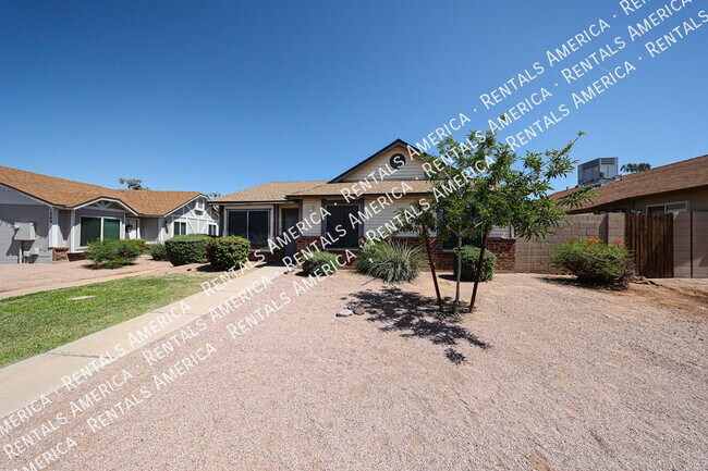Foto del edificio - 1055 N Recker Rd