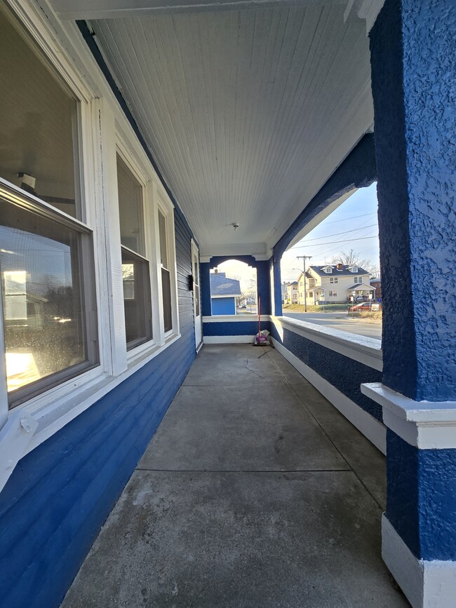 Building Photo - 526 Richmond Ave