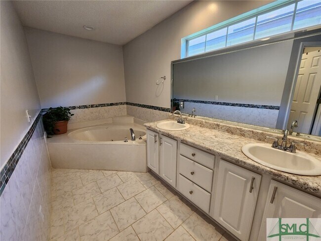 Building Photo - 122 Hopeland Dr