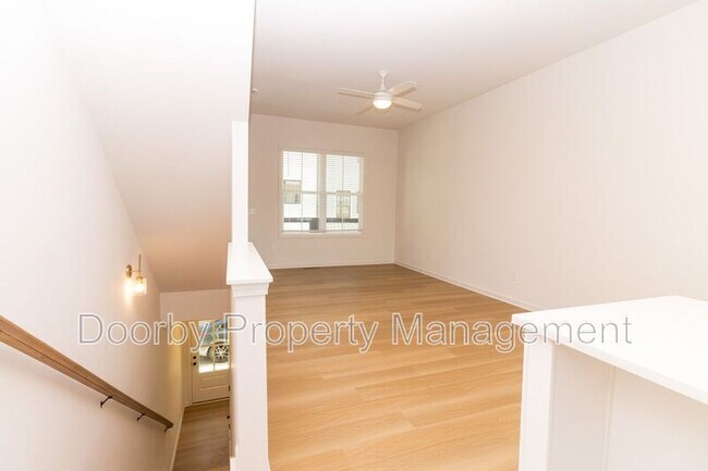 Building Photo - 642 Belletrace Cir