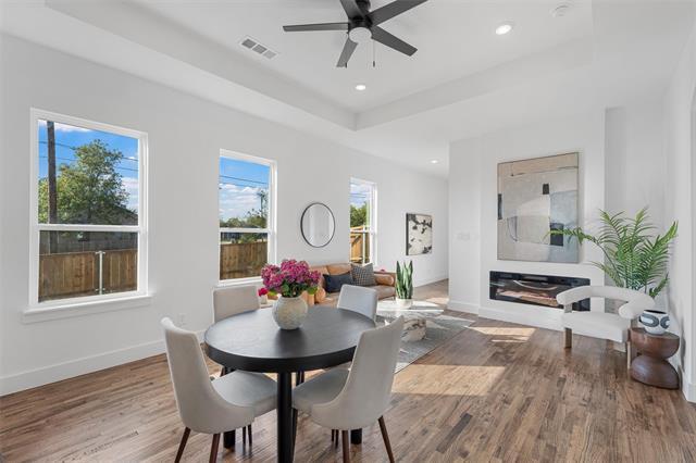 Building Photo - 700 Park Dr