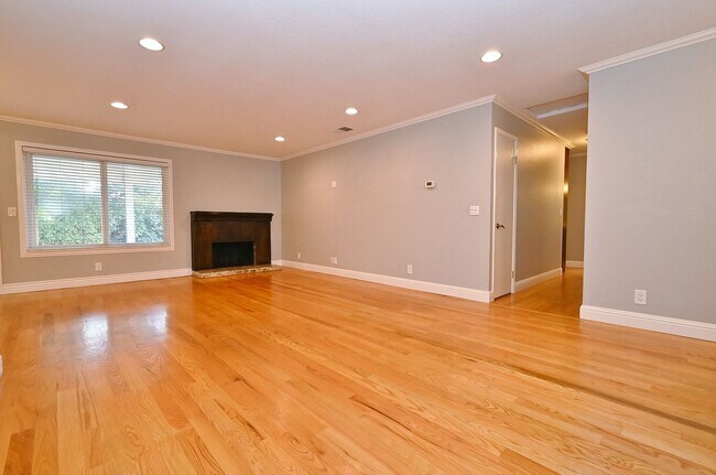 Building Photo - $3650 - GORGEOUS REMODELED HOME IN THE NIL...