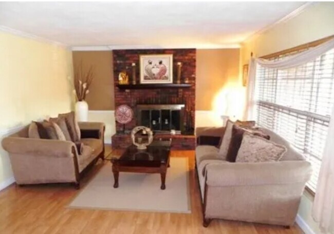 Building Photo - 112 St John Dr