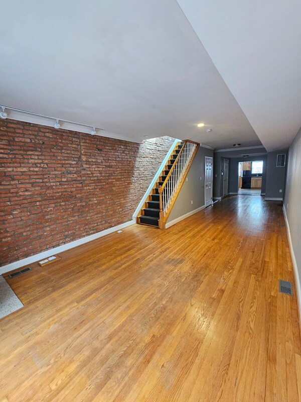 Foto del edificio - 3103 Foster Ave
