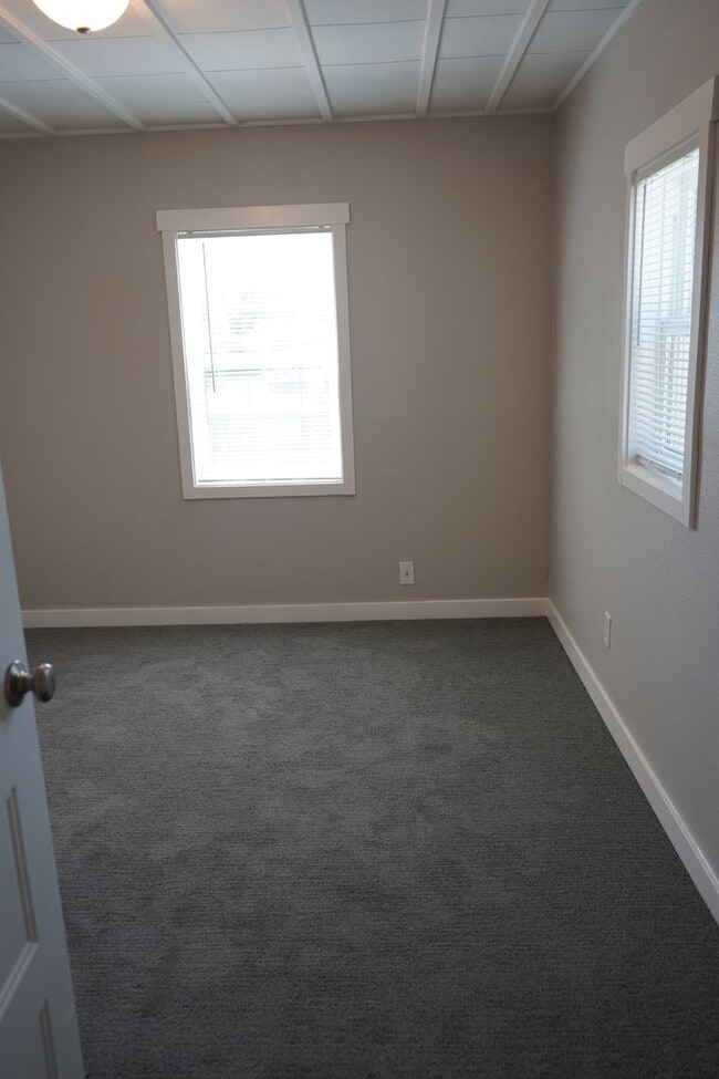 Building Photo - r1500VDuplex