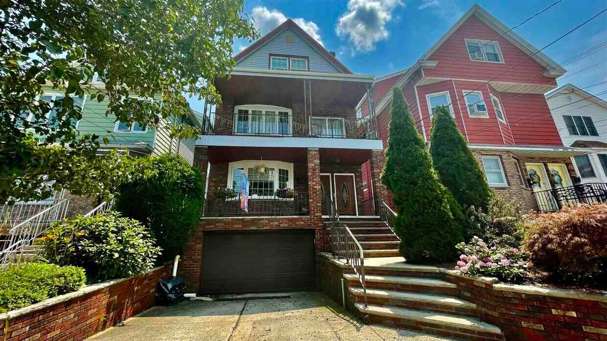 Primary Photo - 728 Avenue A