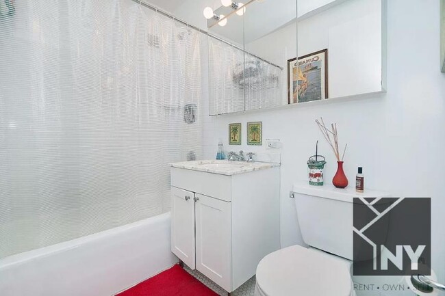Foto del edificio - 3 bedroom in New York NY 10018