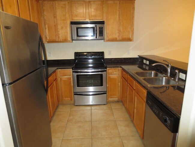 Building Photo - **Move In Special**Newly renovated 2 Bed/2...