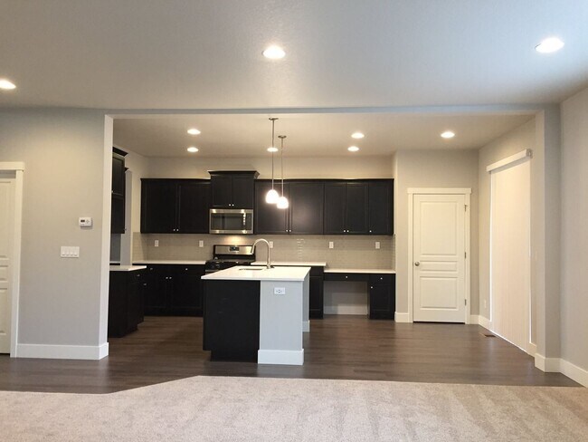 Foto del edificio - Beautiful 4 BD* 3.5 BA* Single Family Home...