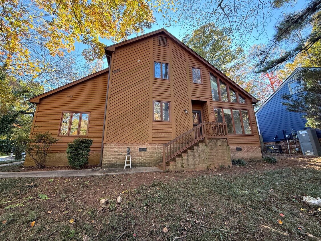 Foto principal - Charming 3BD, 2BA North Raleigh Home in Pr...