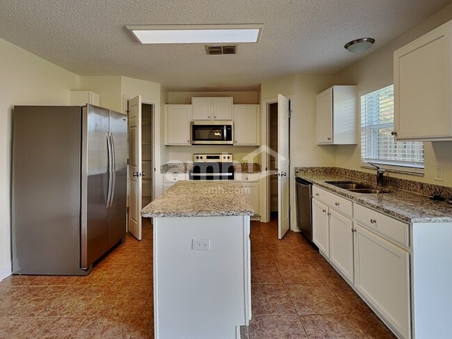 Foto del edificio - 4315 Stonefield Dr