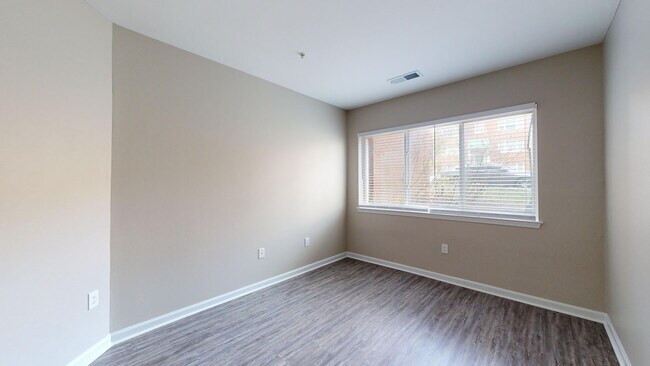 Interior Photo - 20 Lambourne