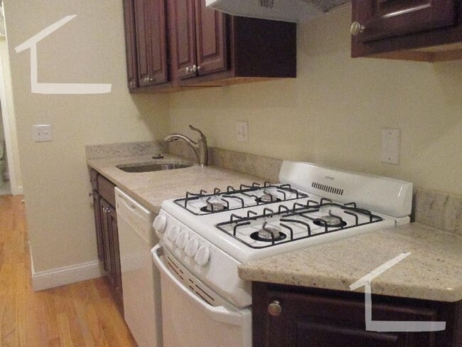 Building Photo - No Brokers Fee, No Security Deposit, Good Size Bedrooms, Laundry is in the Building