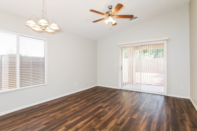 Foto del edificio - 11717 W Poinsettia Dr