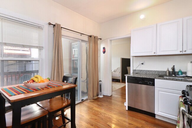 Building Photo - 125 G St