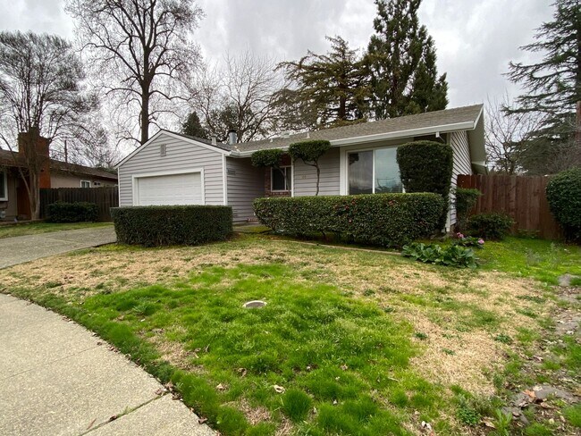 Foto del edificio - All updated: Central Roseville, 3 bedroom ...