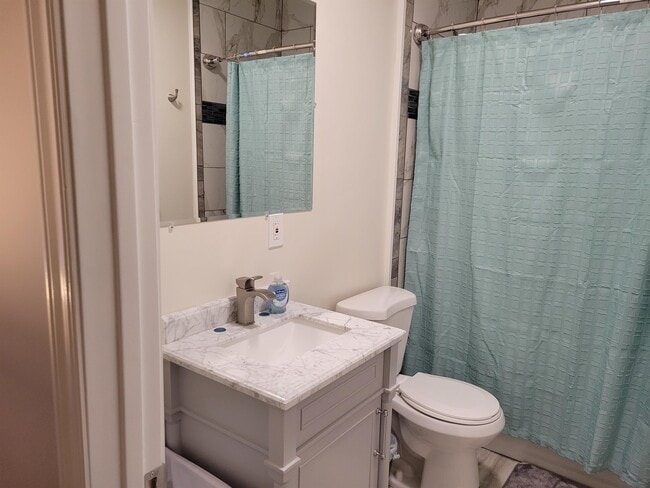 Building Photo - 355 Kalanianaole St