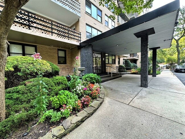 Building Photo - 201 Saint Pauls Ave