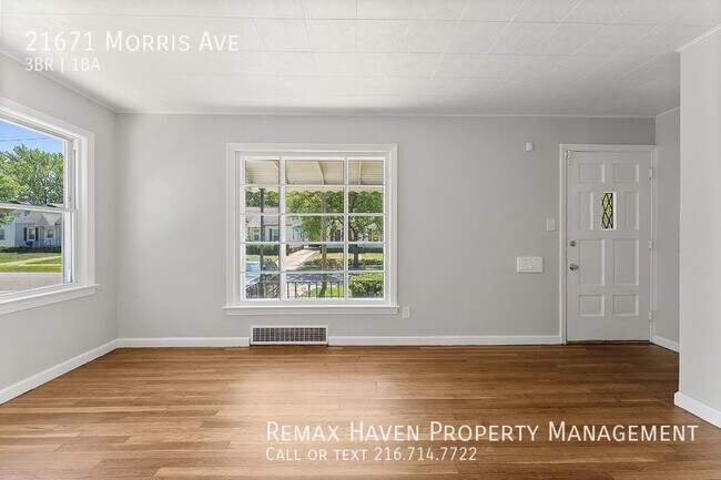 Foto del edificio - 21671 Morris Ave, Euclid - Recently Refres...