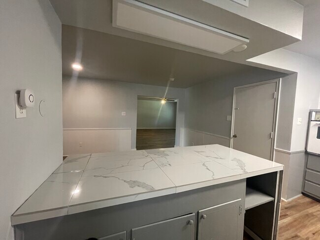 Foto del edificio - 9655 Lanward Dr