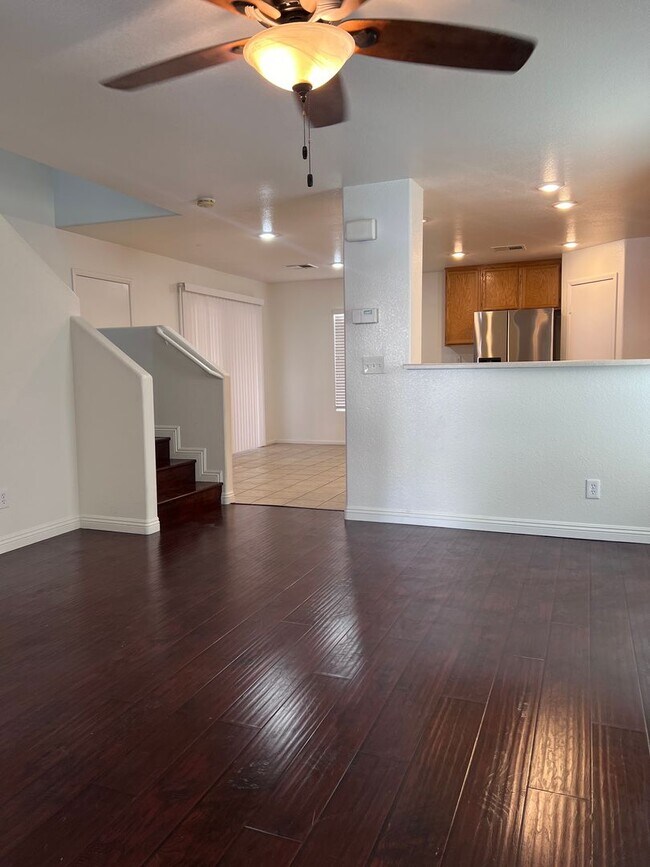 Foto del edificio - MOVE IN TODAY! 3 bed 2.5 bath home in the ...