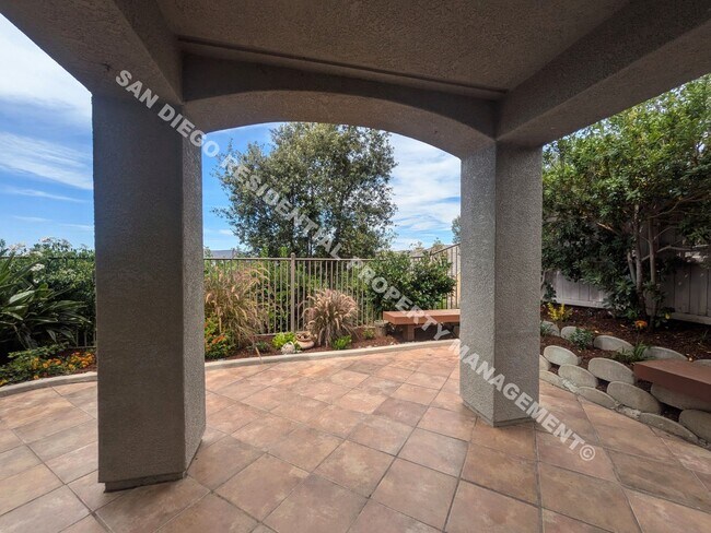 Foto del edificio - Exquisite Townhome with Panoramic Views in...