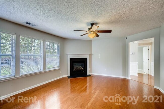 Building Photo - 3011 Thistlewood Cir