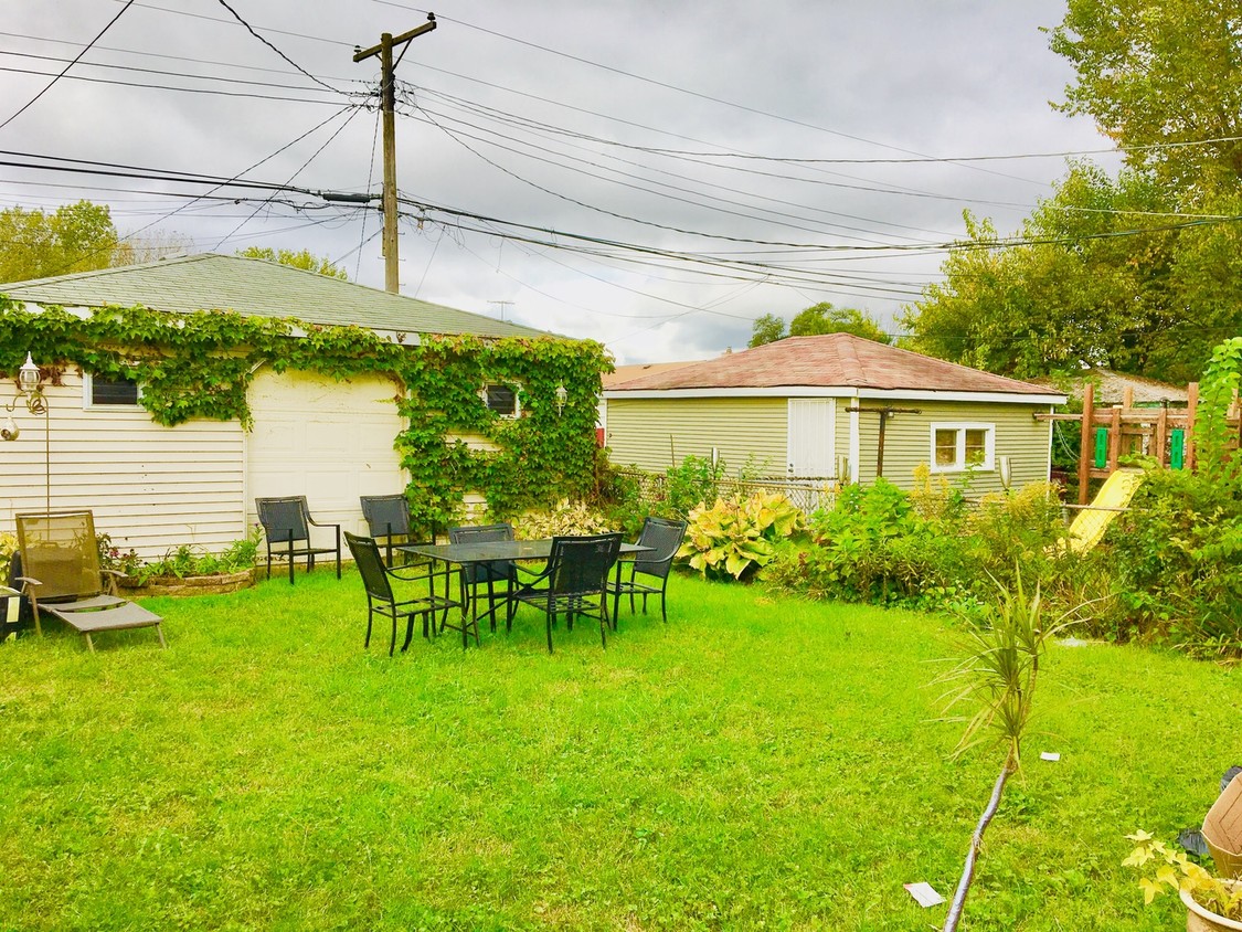 Primary Photo - 10342 S Oglesby Ave