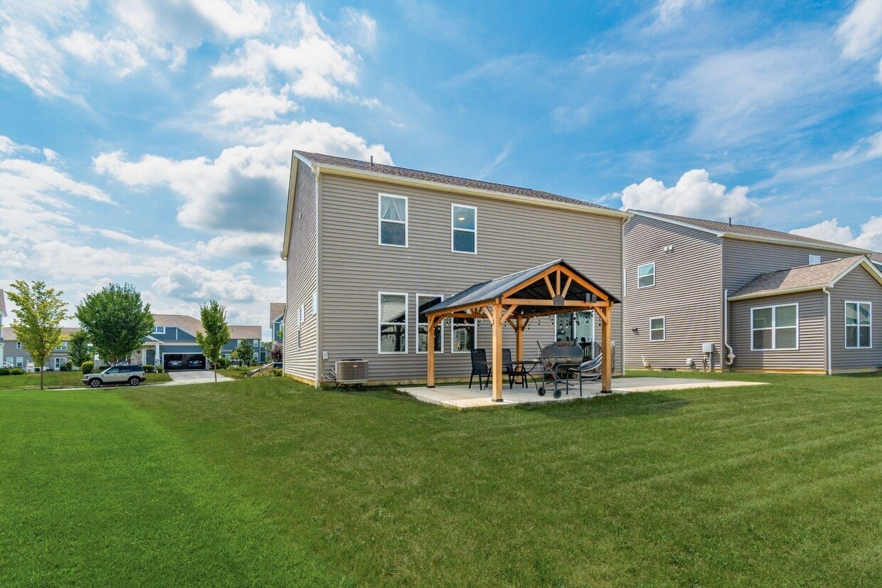 Building Photo - 630 Holbrook Dr