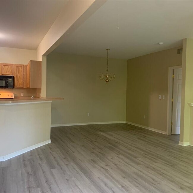 Building Photo - 10105 Chesapeake Cir