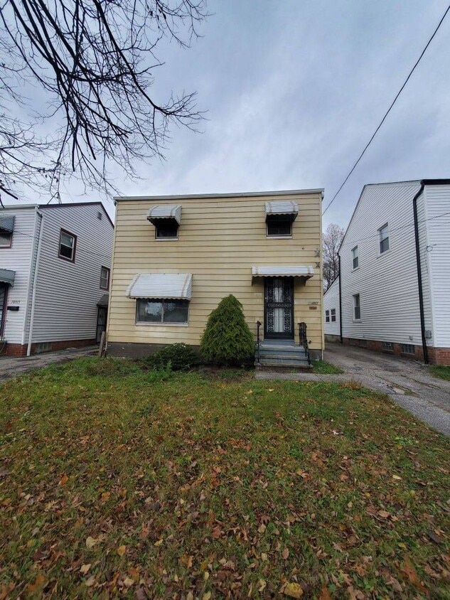 Primary Photo - Charming 3-Bedroom Property in Prime Locat...