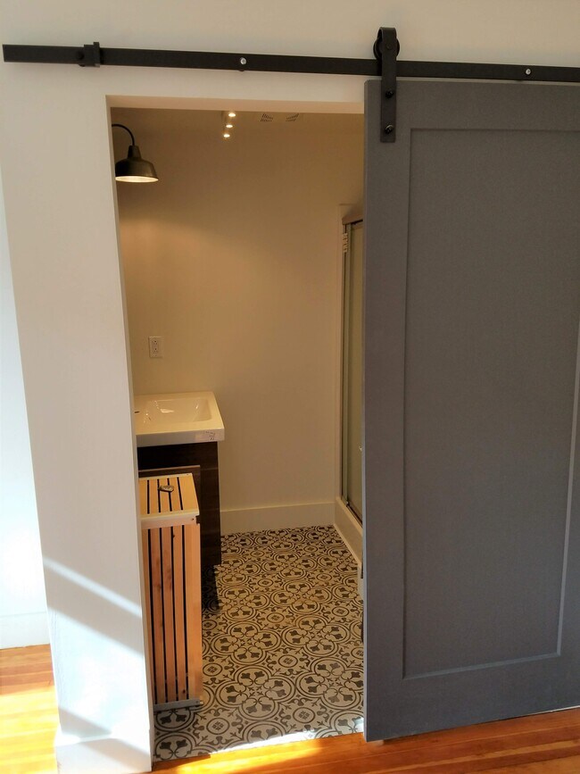 Building Photo - 109 Oak St