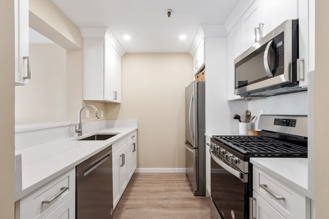 Building Photo - 4 Canal Park