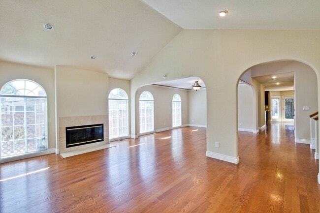 Foto del edificio - Gorgeous Willow Glen Two Story Home Availa...