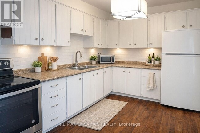 Building Photo - 4064 Lawrence Ave E