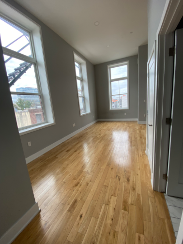 Building Photo - 1523 W Girard Ave