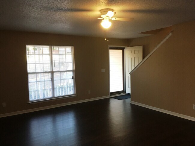 Building Photo - 218 Vesper Circle