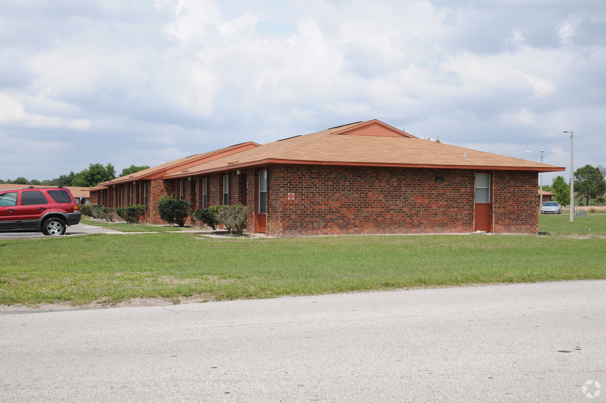 Foto principal - Crown Point Apartments