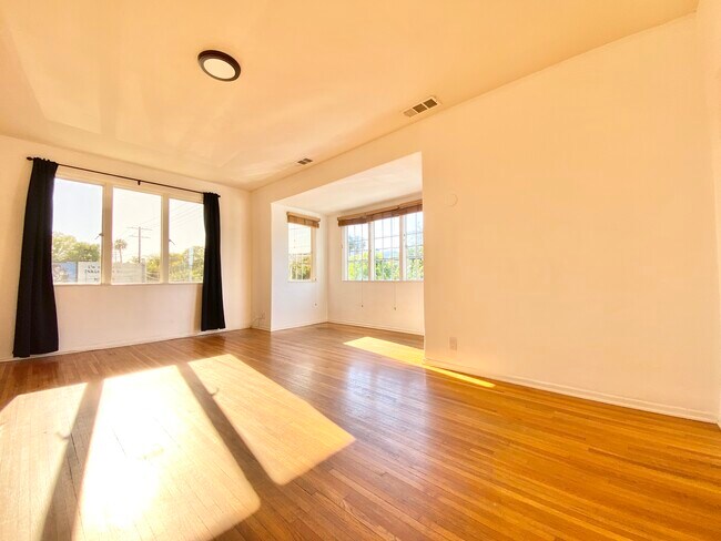 Foto del edificio - 7575 Melrose Ave