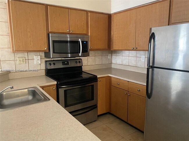 Building Photo - 2445 SW 18th Terrace