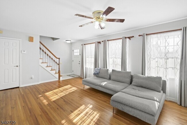 Foto del edificio - 6 Hoagland Ct