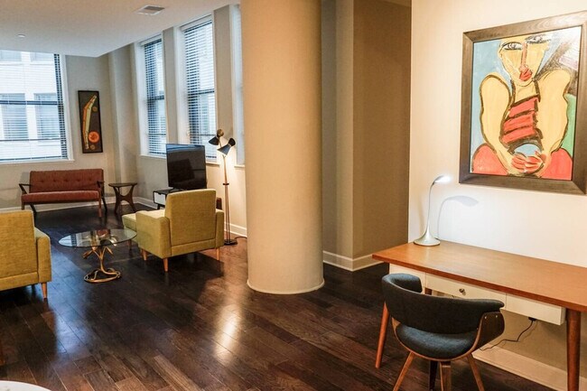 Building Photo - 256 E Main St