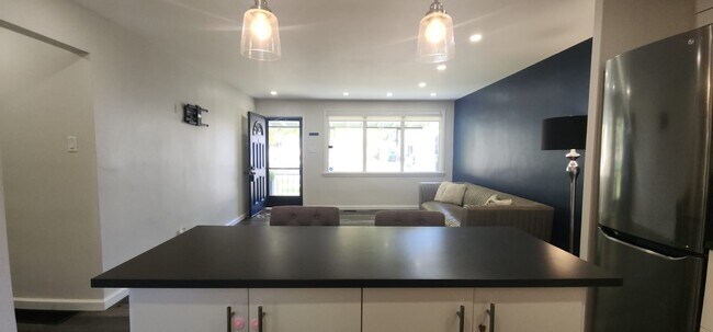 Building Photo - RENOVATED HOME IN EAST LONDON WITH HUGE FENCED YARD-DECK