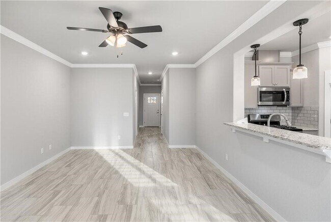 Building Photo - 410 Peach Ave