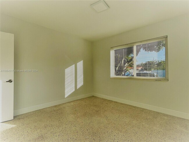 Building Photo - 3141 SW 12th St
