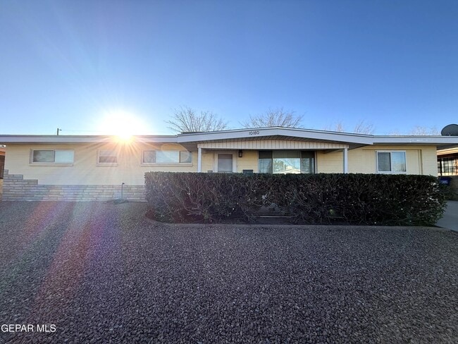 Foto del edificio - 10180 Saigon Dr