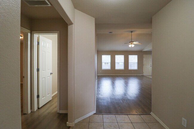 Building Photo - 3 Bed | 2 Bath | Owasso