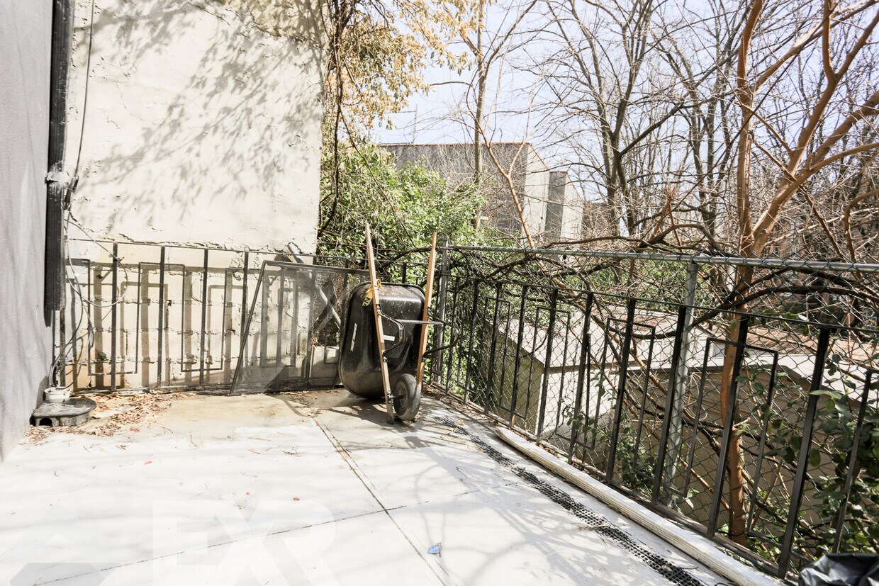 Primary Photo - 461 Saratoga Ave