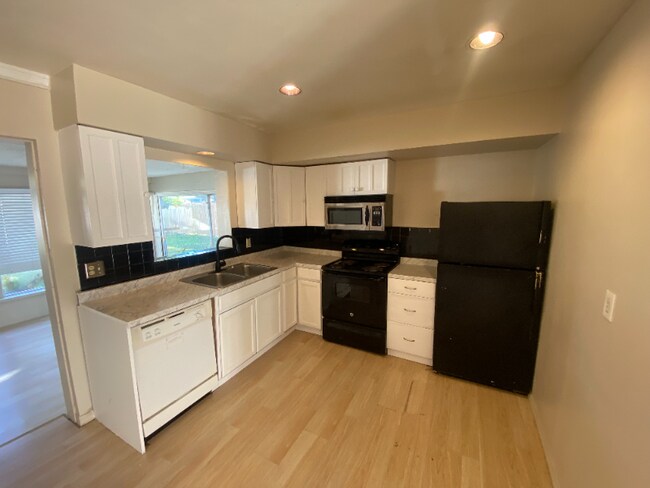 Foto del edificio - 1120 8th Ave NE