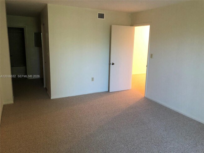 Foto del edificio - 10852 N Kendall Dr